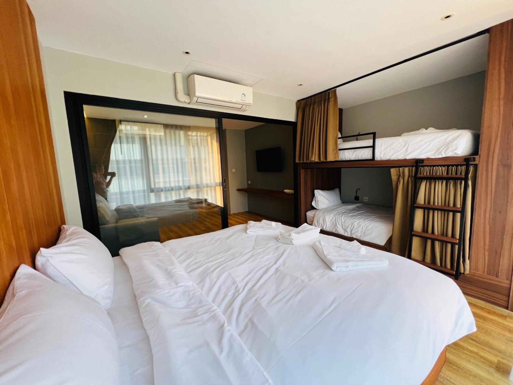 Woodstory Boutique Hotel Bangkok Exterior photo